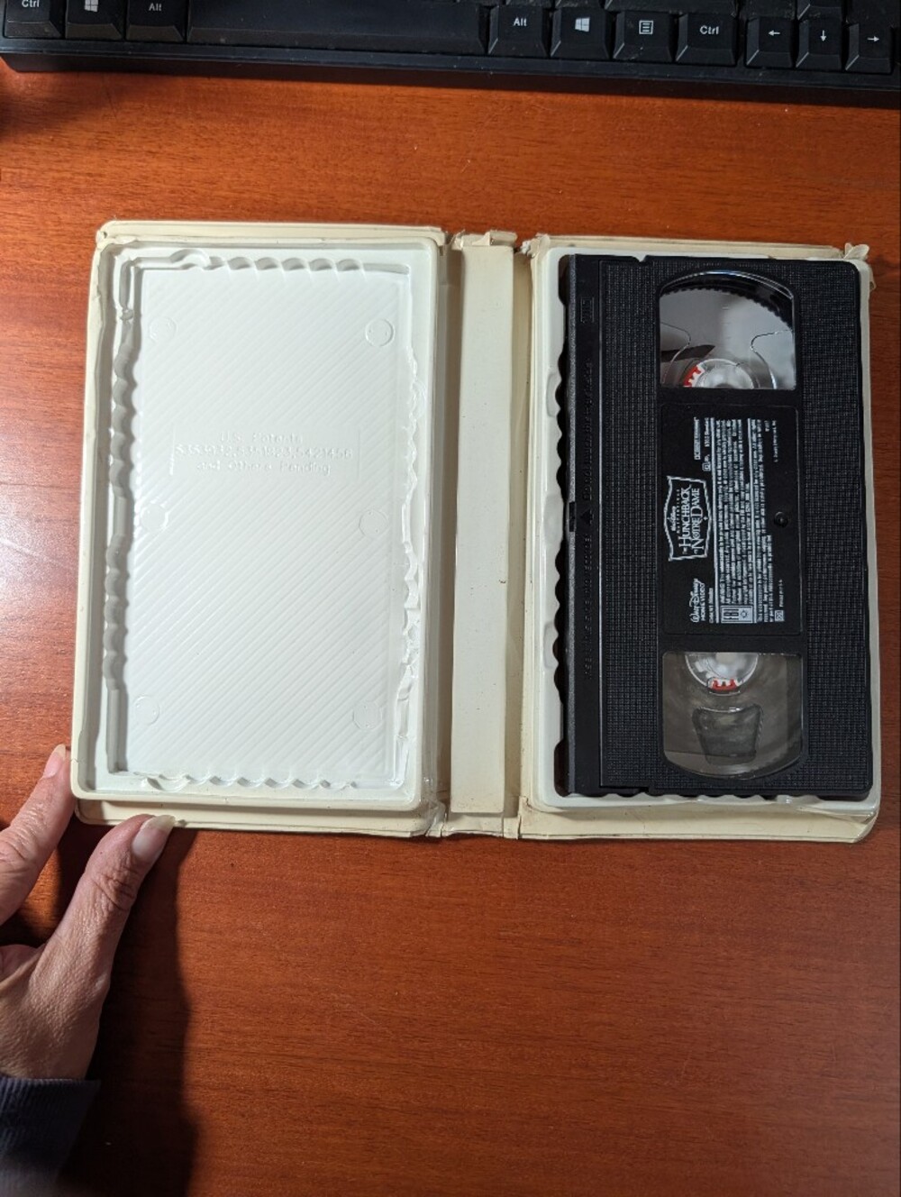 A Walt Disney Masterpiece The Hunchback of Notre Dame VHS Tape. - Picture 4 of 4